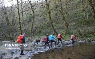 صعود کوهنوردان آستارایی به بلندترین آبشار چهار فصل ایران