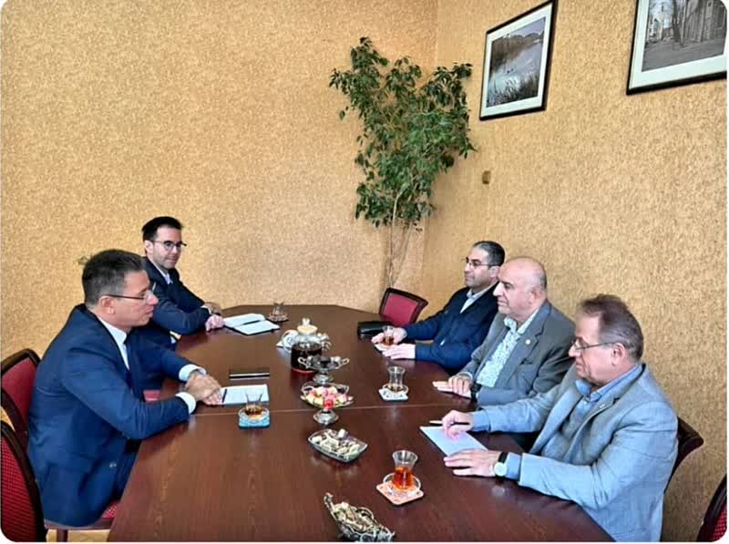 دیدار رییس اتاق بازرگانی مشترک ایران و روسیه با وزیر روابط خارجی آستراخان