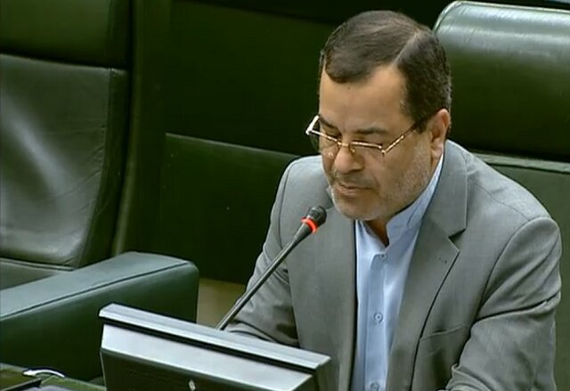 احمدی‌سنگر: سرمایه‌گذاری برای تولید از قاچاق کالا جلوگیری خواهد کرد